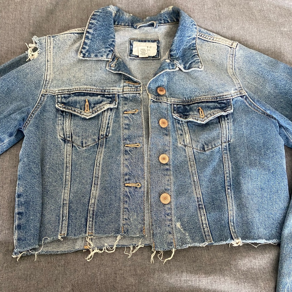 Forever 21 cropped denim jacket size M